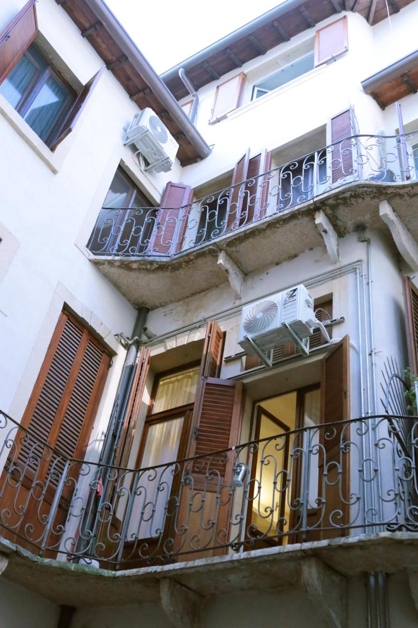 Dimora San Fermo 11 Apartment เวโรนา ภายนอก รูปภาพ